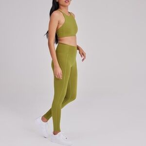Girlfriend Collective Compressive Leggings in Pear